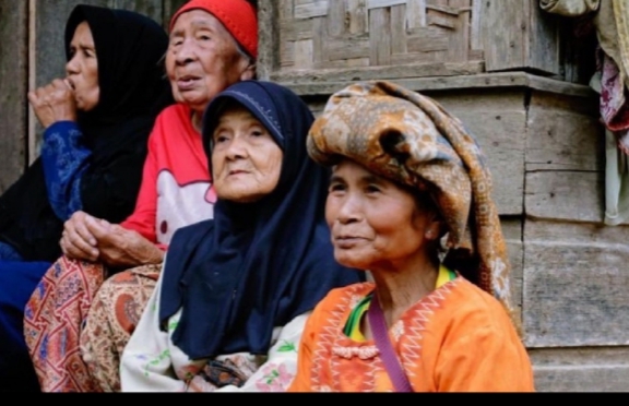 Intip Rahasia Umur Panjang Warga Kampung Adat Miduana Cianjur