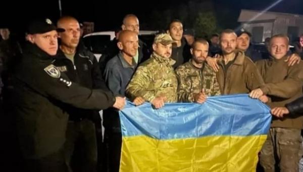 108 Personel Resimen Azov Dibebaskan