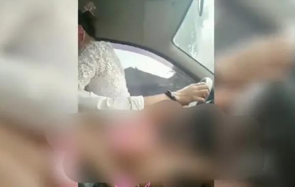 Polisi Bekuk Pasangan Mesum Berhubungan Seks Kenakan Pakaian Adat Bali di Dalam Mobil