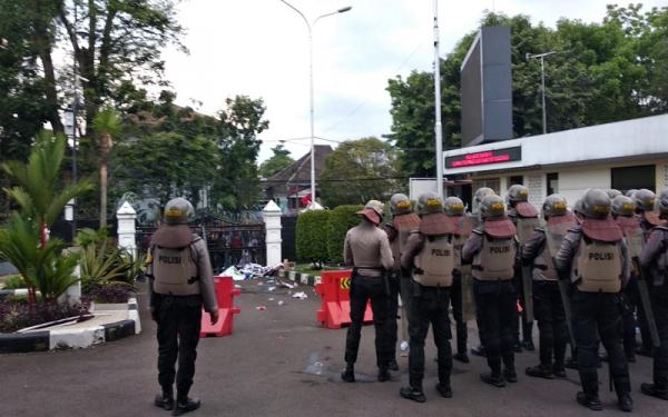 Polda Jabar Sesalkan Unjuk Rasa Mahasiswa Bandung Dinodai Aksi Anarkis
