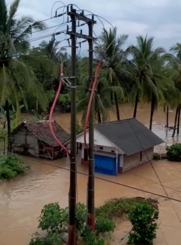 Banjir dan Longsor Terjang  Bayah dan Cilograng, Rumah dan Persawahan Terendam