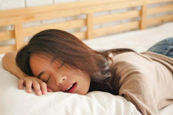 Setiap Tidur Selalu Ngiler? Lakukan 5 Cara Ini Untuk Mengatasinya