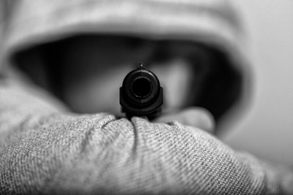 Disangka Pistol Mainan, Bocah 3 Tahun Tembak Ibunya hingga Tewas