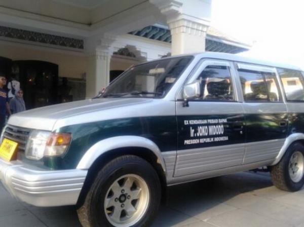 Mobil Panther Bekas Pakai Jokowi dilelang Rp300 Juta, Ada yang Minat?