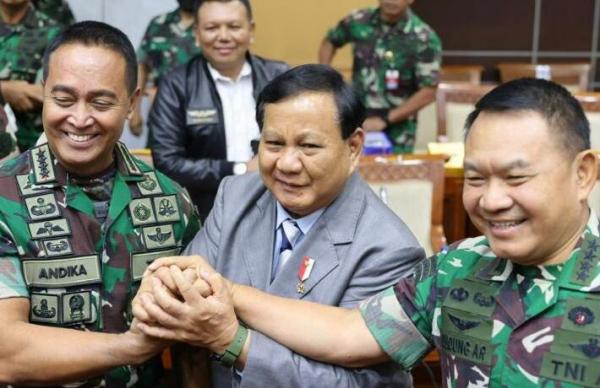 Sangat Rekat Andika dan Dudung saat Prabowo Hadiri Rapat di DPR