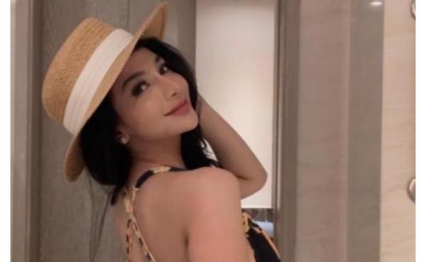 Penampilan Hot Siva Aprilia di Kamar Mandi Bikin Heboh Netizen