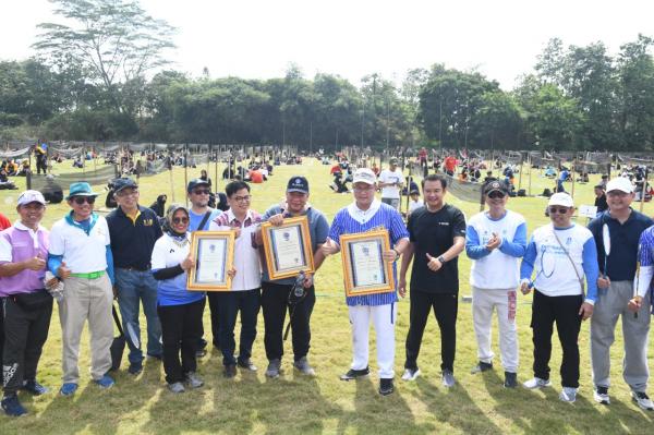 IPB University Raih Rekor Dunia Playing the Most Paired Badminton