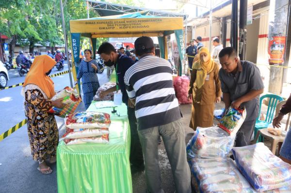 Perum Bulog Gelontorkan Beras di Dua Pasar Tradisional Kota Probolinggo