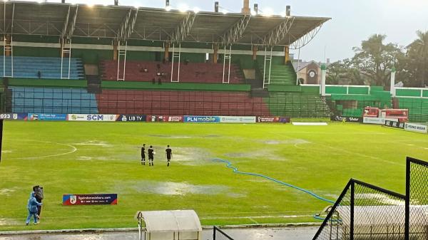 Hujan Deras, Laga Karo United Kontra Sriwijaya FC Ditunda Akibat Stadion Teladan Tergenang Air