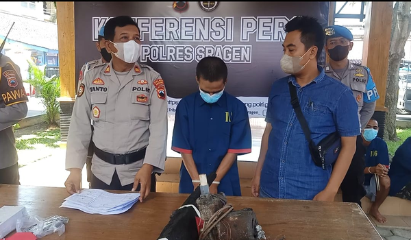 SAKIT HATI SAAT MISKIN/ PRIA BERISTRI BAKAR RUMAH SELINGKUHAN