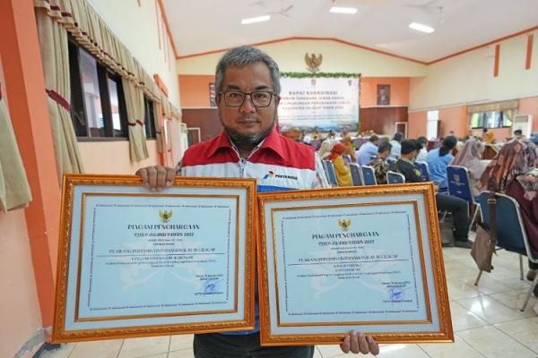 Kilang Cilacap Raih Dua Penghargaan TJSLP Cilacap 2022