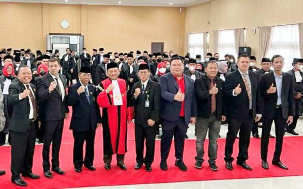 91 Advokat Muda IKADIN Jateng Diambil Sumpah dan Janji di Pengadilan Tinggi Semarang