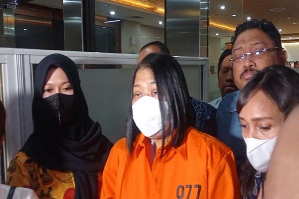 Polri Resmi Menahan Istri Ferdy Sambo, Putri Candrawathi Menangis Saat Mengenakan Baju Tahanan