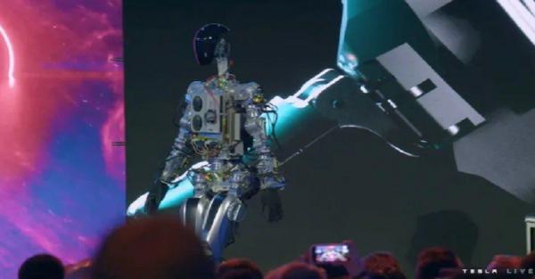 Tesla Bikin Robot Humanoid Optimus, Harga Rp305 Juta