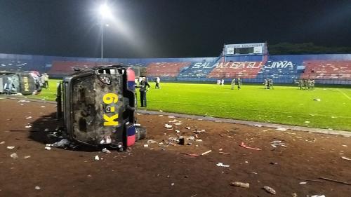 Arema FC Dan Persebaya Surabaya Berakhir,Sebabkan 2 Supporter Arema FC Meninggal Dunia