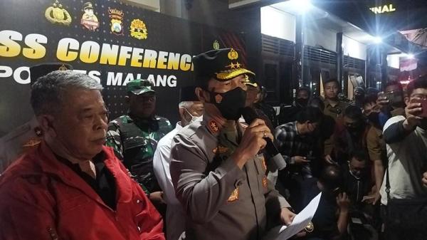 Kerusuhan Kanjuruhan Laga Arema FC vs Persebaya 127 Orang Tewas, 2 Anggota Polisi