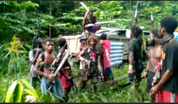 Miris, Video KKB Serang Pekerja Jalan Trans Papua Viral, Sejumlah Remaja Tenteng Senjata