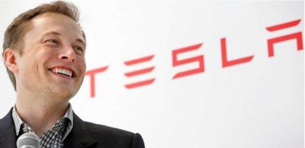 Elon Musk Pamer Robot Optimus Tesla, Bakal Dijual Rp300 Jutaan