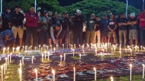 Ratusan Suporter Sepak Bola di Kota Bogor Gelar Aksi Belasungkawa 1000 Lilin Tragedi Kanjuruhan