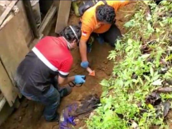 Mayat Wanita Ditemukan Terkubur di Belakang Rumah Kosong di Desa Campurejo