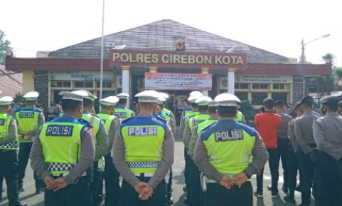 Tragedi Kanjuruhan, Polisi di Cirebon Gelar Doa Bersama