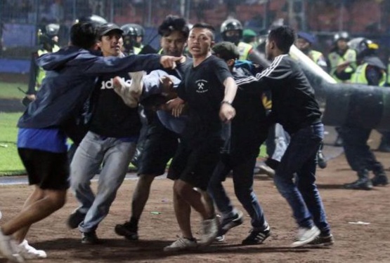 Bantah Polri, Tim Pencari Fakta Sebut Gas Air Mata Pemicu Ratusan Orang Tewas di Stadion Kanjuruhan