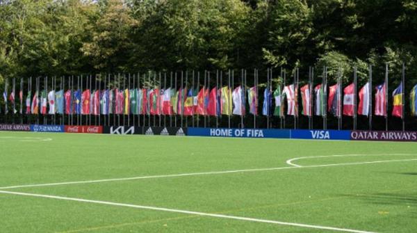 Markas FIFA Usai Tragedi Kanjuruhan Kibarkan Bendera Setengah Tiang