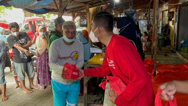 Bantu Warga Tingkatkan Daya Tahan Tubuh, BINDA Jatim Bagikan Paket Multi Vitamin