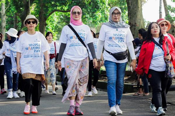 Ini Cara Ibu-Ibu di Kota Bogor Meriahkan Hari Batik, Jalan Kaki Kenakan Kain Batik