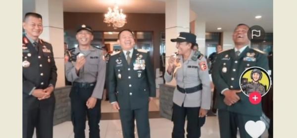 Candaan Pak Bhabin Bikin KSAD Jenderal TNI Dudung Abdurachman Tertawa Lepas