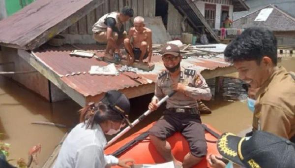 Banjir 1 Meter  Rendam 2.000 Rumah Warga Serawai Kalimantan Barat