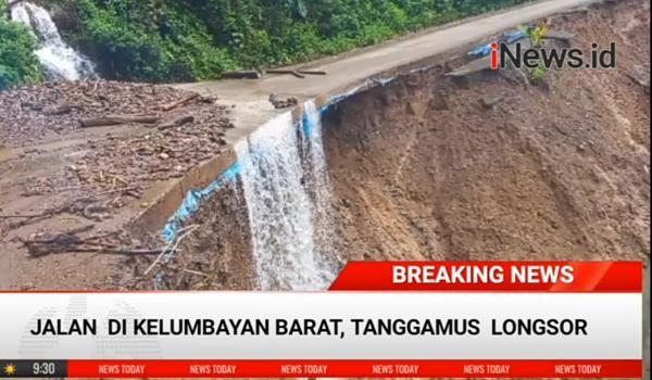Video Longsoran Tanah Serta Batu Menutupi Sebagian Jalan di Klumbayan Barat