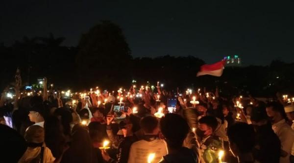 Peduli Korban Tragedi Kanjuruhan Ribuan Warga Surabaya Gelar  Doa Bersama untuk Aremania
