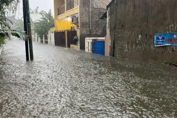 Tiga RT di Kelurahan Gedong Jaktim Dilanda Banjir Usai Diguyur Hujan Deras, Ketinggian Capai 30 Cm