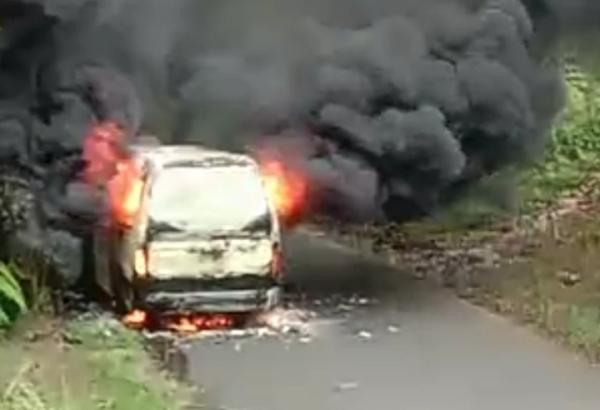 Diduga Korsleting, Sebuah Minibus yang Mengangkut BBM Jenis Pertamax Terbakar Hebat di Pangandaran