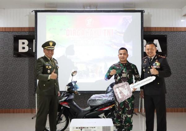 Hari Jadi TNI ke-77, Kapolres Aceh Barat Beri Hadiah Motor