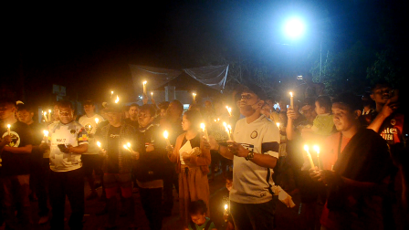 Aksi Seribu Lilin di Kota Atambua Kenang Korban Tragedi Kanjuruhan