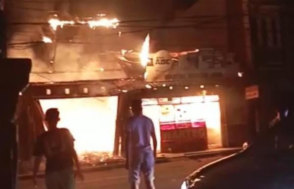 Toko Pengrajin Rotan dan Warteg di Pelawad Ciruas Kabupaten Serang Musnah Terbakar