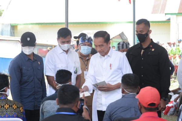 Presiden Serahkan BSU Bagi Peserta BPJamsostek di Baubau dan Buton