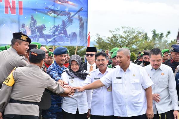 Wabup Madina Hadiri HUT ke-77 TNI di Tapsel