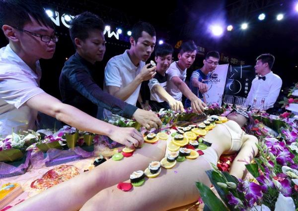 Kenali Tradisi Nyotaimori di Jepang, Makan Sushi di Atas Tubuh Wanita Tanpa Busana