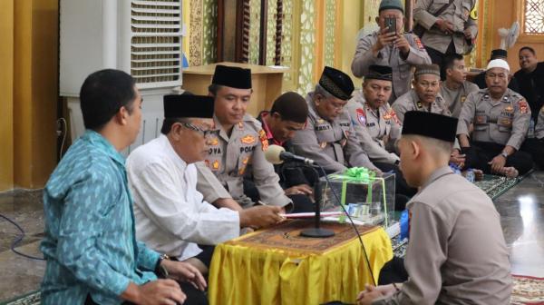 Personel Polres Aceh Selatan Masuk Islam