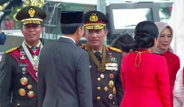 Istana Beri Penjelasan Terkait Video Viral Jokowi Tak Salami Kapolri