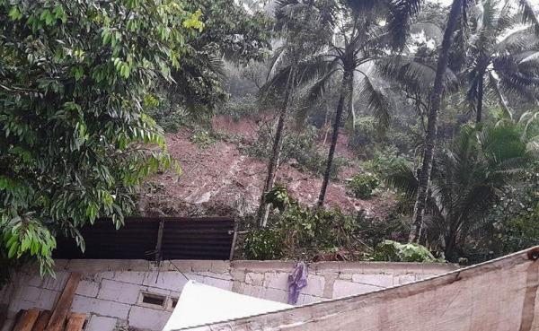 Longsor dan Banjir Dikarenakan Hujan Lebat , Arus Lalu Lintas di Jalur Selatan Jateng Tersendat