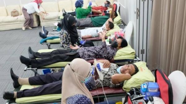 95 Kantong Darah dari Baksos Donor Darah PT Karabha Digdaya di Tapos Depok