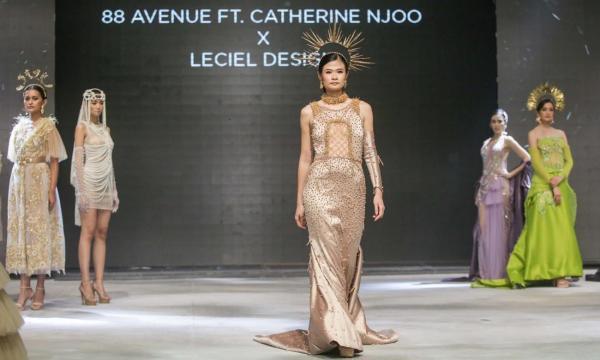 Koleksi Desainer Catherine Njoo Bikin Takjub Pengunjung Surabaya Fashion Parade 2022