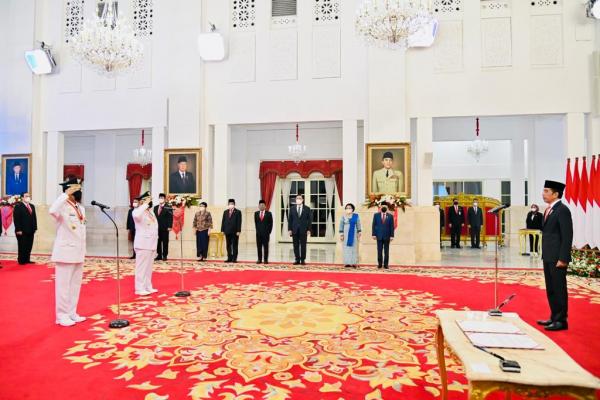 Presiden Lantik Sri Sultan Hamengku Buwono X Jadi Gubernur DIY Periode 2022-2027