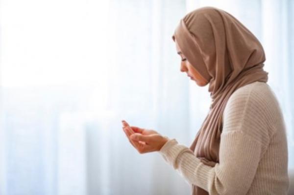 Kisah Bule Cantik Inggris Dapat Hidayah dan Mantap Masuk Islam Usai Dengar Azan Bilal bin Rabah