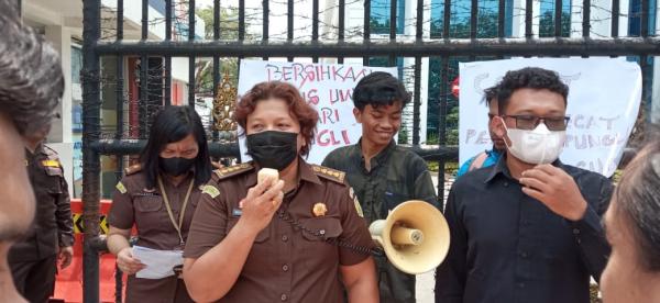 Aksi di Kejati Sumut, Komunitas Pemuda Minta Kasus Dugaan Pungli KIP di UINSU Diusut