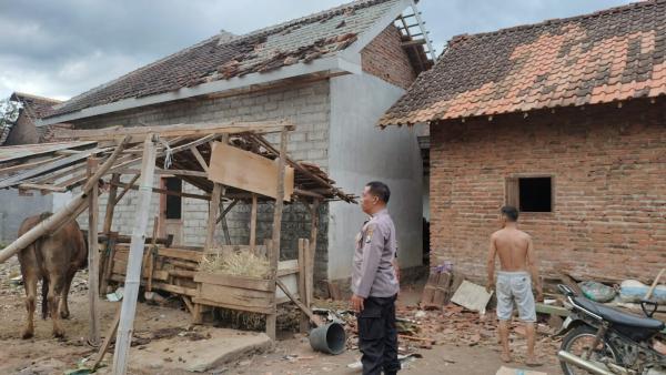 22 Rumah Warga di Desa Wongsorejo, Banyuwangi Porak Poranda Diterjang Angin Puting Beliung